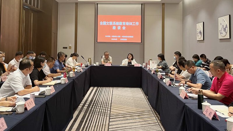 相较于传统的大班授课，小班辅导具有以下优势：